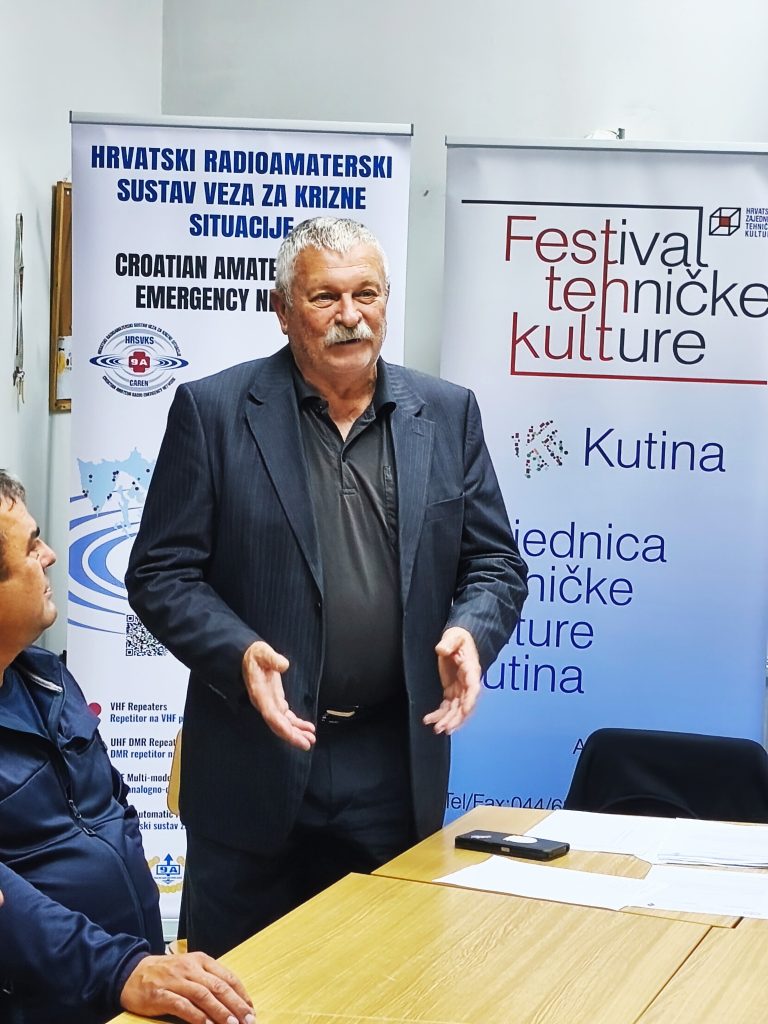 Ispit u radio klubu Kutina 9A1FAB.